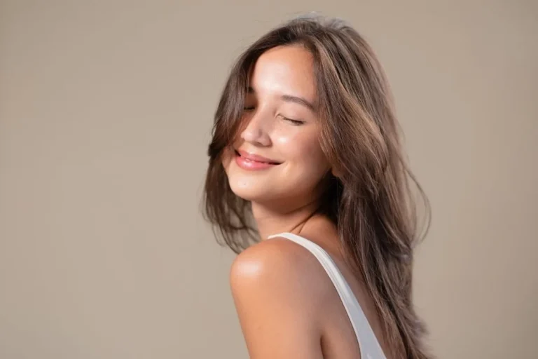 2025’in Nilüfer’e özel bakım trendi: Skinimalist üçlü